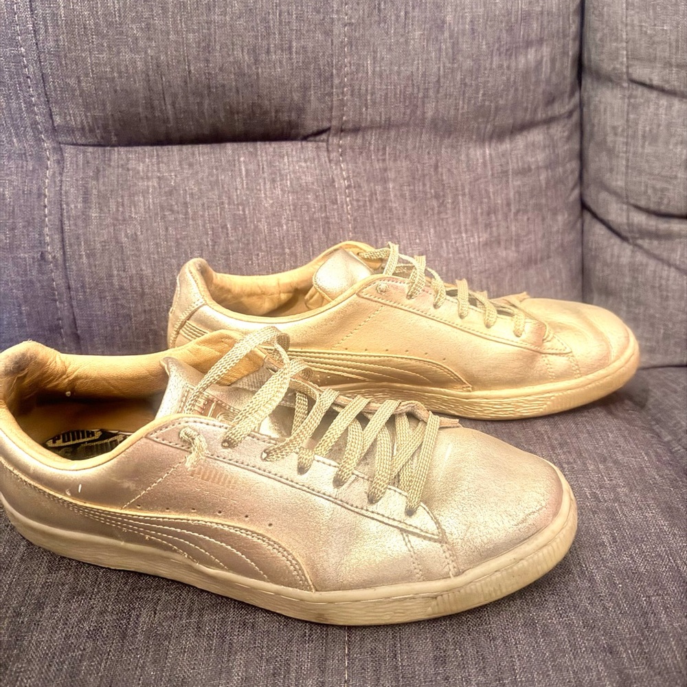 Puma Gold Sneakers with Metallic Finish and Classic Lace-Up Design
